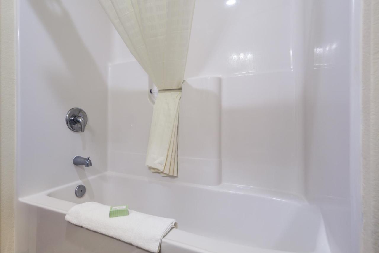 Cobblestone Inn & Suites - Big Lake Εξωτερικό φωτογραφία